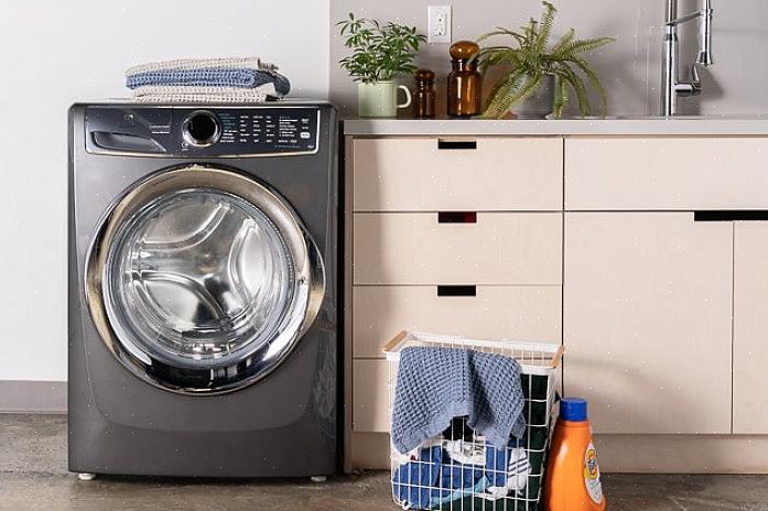 Een wasmachine met normale capaciteit (4,0 kubieke voet) kan doorgaans 12 tot 7 kg wasgoed per lading