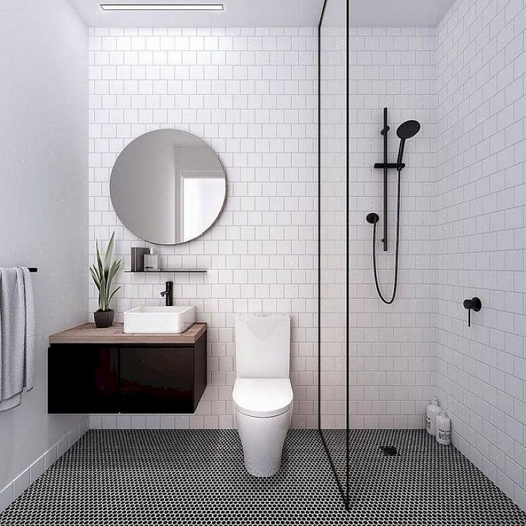 Begin met meten vanaf de muur achter het toilet tot het midden van de bouten aan de onderkant van het toilet