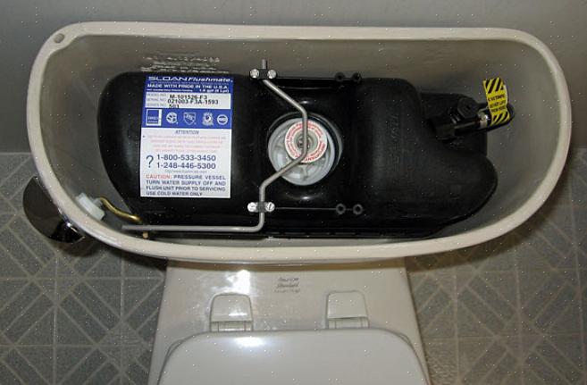 Gebruikt een drukondersteund toilet perslucht om het spoelvermogen aanzienlijk te vergroten
