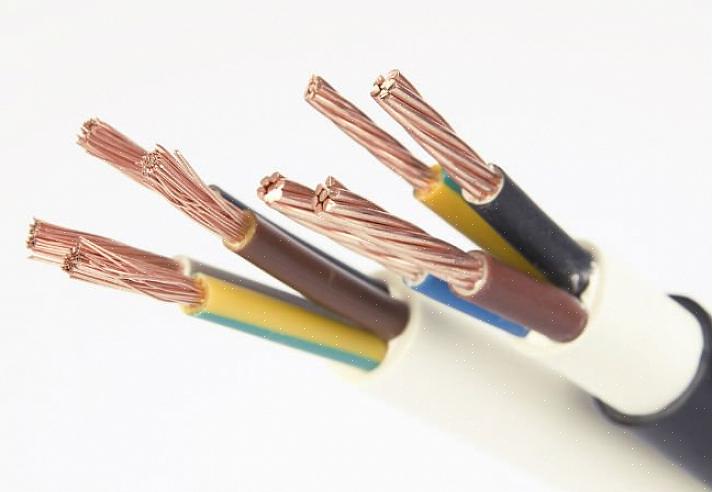 BX-kabel is geaard via zijn metalen pantser of interne groene plastic gecoate aardedraad