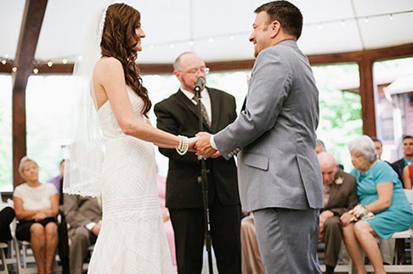 Een seculiere ambtenaar vinden voor uw bruiloft
