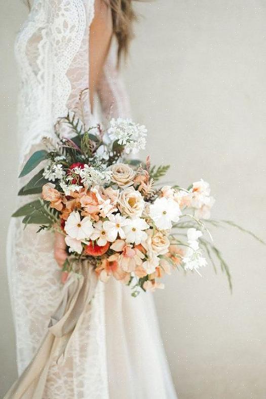 Wilde bloemen te vinden als manieren om uw bruiloftsbudget uit te breiden