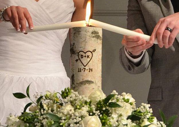 Een eenvoudige eenheidsceremonie waarbij de bruid