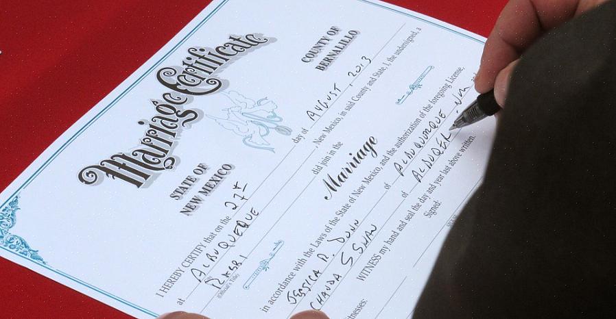 U hebt een actueel identiteitsbewijs met uw foto nodig om een huwelijksvergunning in New Mexico te krijgen