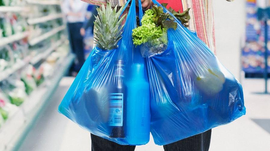 Heb je een grote voorraad plastic boodschappentassen