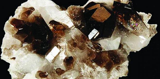 Opbeurende energie is wat rookkwarts onderscheidt van andere beschermende kristallen
