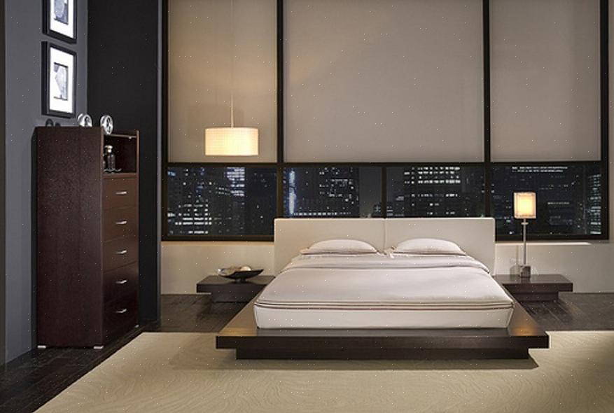 Deze moderne slaapkamer maakt gebruik van natuurlijk hout op de muur