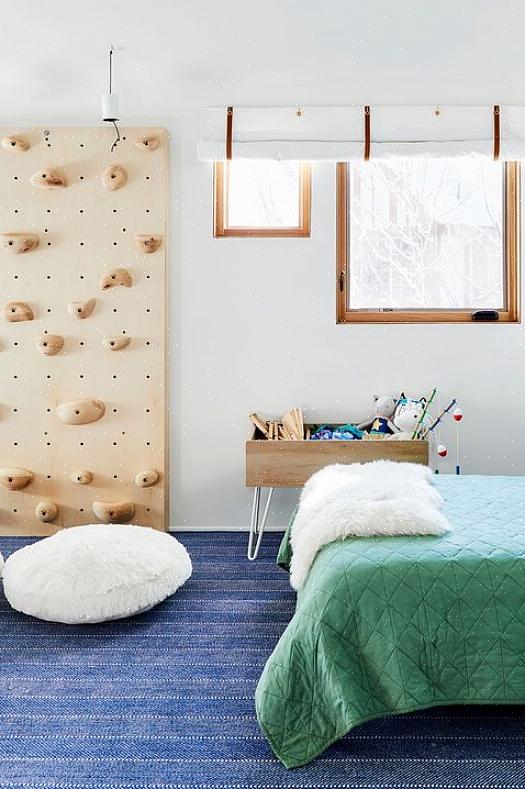 Deze moderne slaapkamer maakt gebruik van eenvoudige decoratie-elementen met kleur