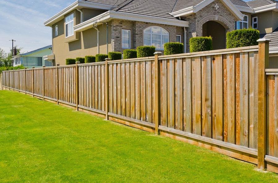 Kan uw buurman een hek op de eigendomsgrens bouwen