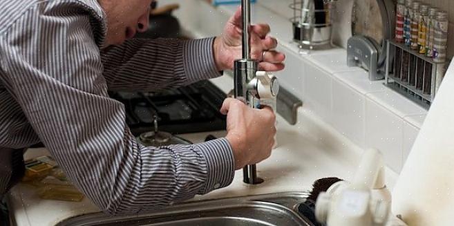 Hoe sneller u de loodgieter bij het eigenlijke loodgieterswerk kunt krijgen