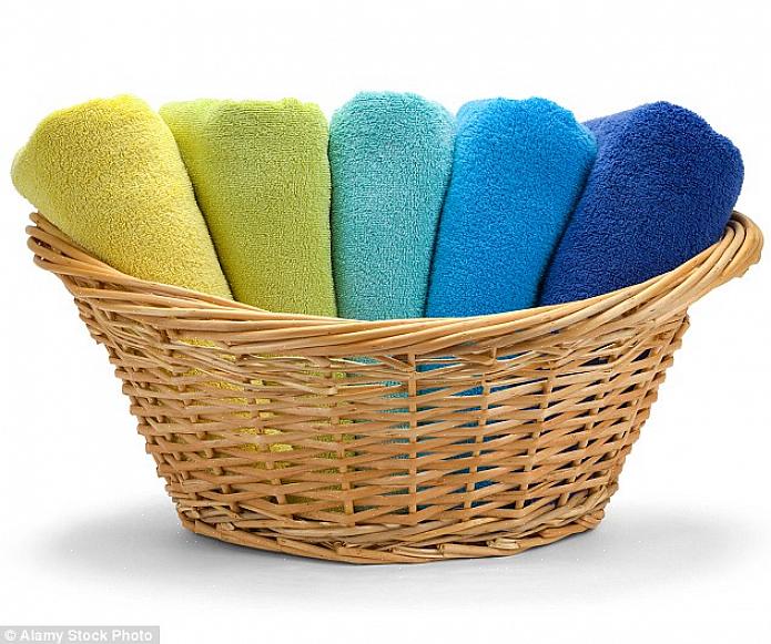 De azijn helpt bij het verwijderen van het residu dat in de handdoeken is achtergebleven