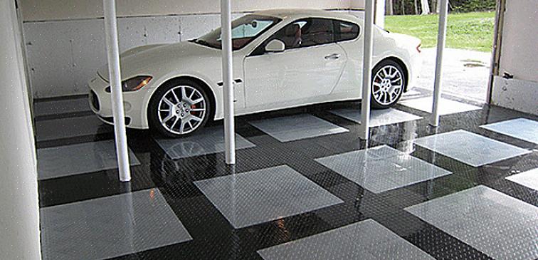 Net als garagevloertegels kunnen matten worden geïnstalleerd op betonnen vloeren die gekleurd of gebarsten