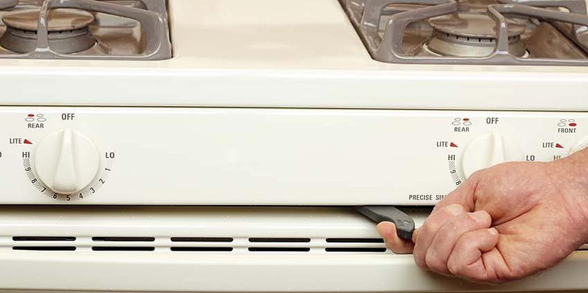 Een zelfreinigende functie is een ovencyclus die uw inspanningen bij het schoonmaken van de oven