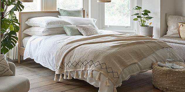 Leg je bedtopper over de deken (of hoeslaken als je liever geen deken gebruikt)
