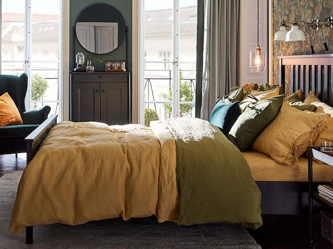 Bruin, blauw en geel modern slaapkameridee