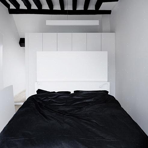 Zwart is een uitstekende accentkleur voor elke stijl van een slaapkamerinrichting