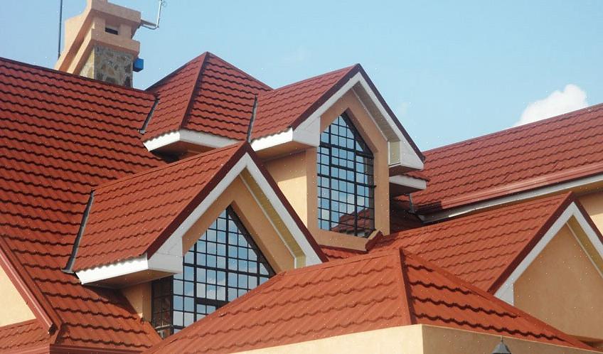 Een daksysteem met kleipannen kan twee tot drie keer zoveel kosten als een asfaltdaksysteem