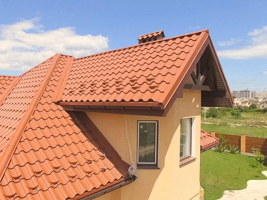Een gemiddeld dak met dakpannen kost tussen de 500€