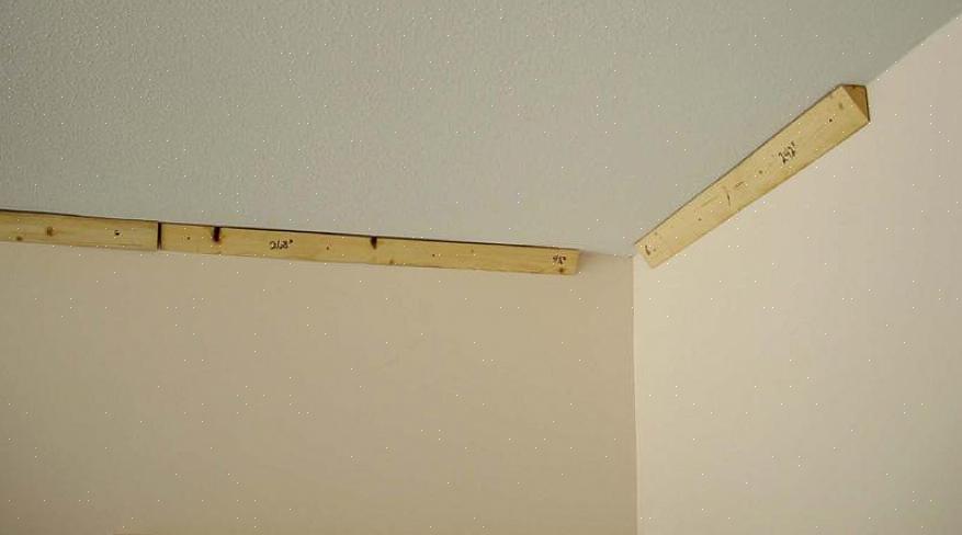 Kroonlijsten kunnen kleine wand- of plafondproblemen bij de kruising verhullen