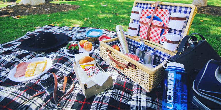 Je zult de dag dat je je picknick weghaalde uit de achtertuin vervloeken als je vergeet deze items mee