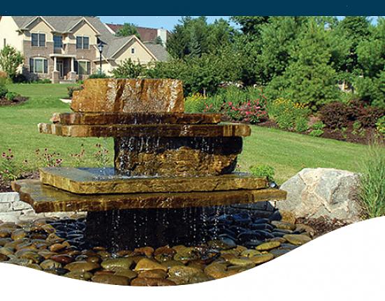 Stenen fonteinen vormen een prachtig middelpunt of gespreksonderwerp voor uw terraslandschap