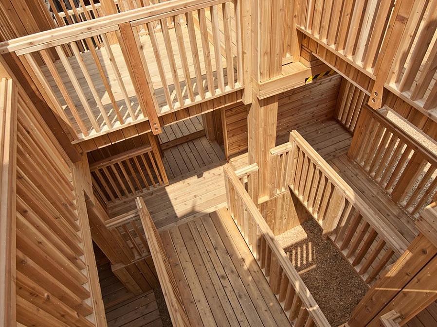 Het volledige overspuitingsproces voor een houten terras kan verschillende afzonderlijke stappen omvatten