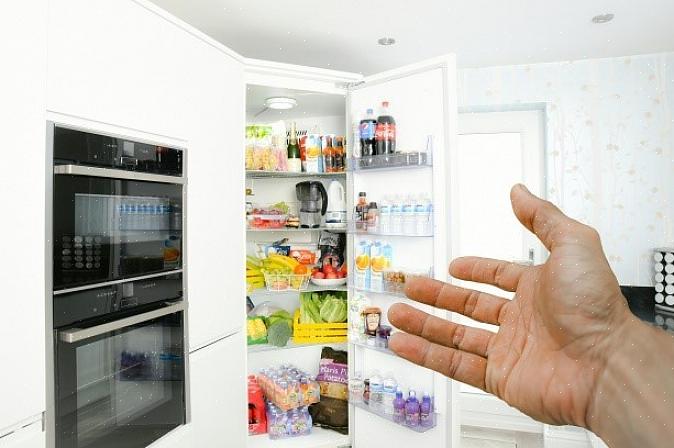 Bevinden de spoelen zich achter de koelkast of onder de koelkast